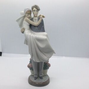 Home LLADRO Figurine Over the Threshold year 1985 beautiful for a Wedding.